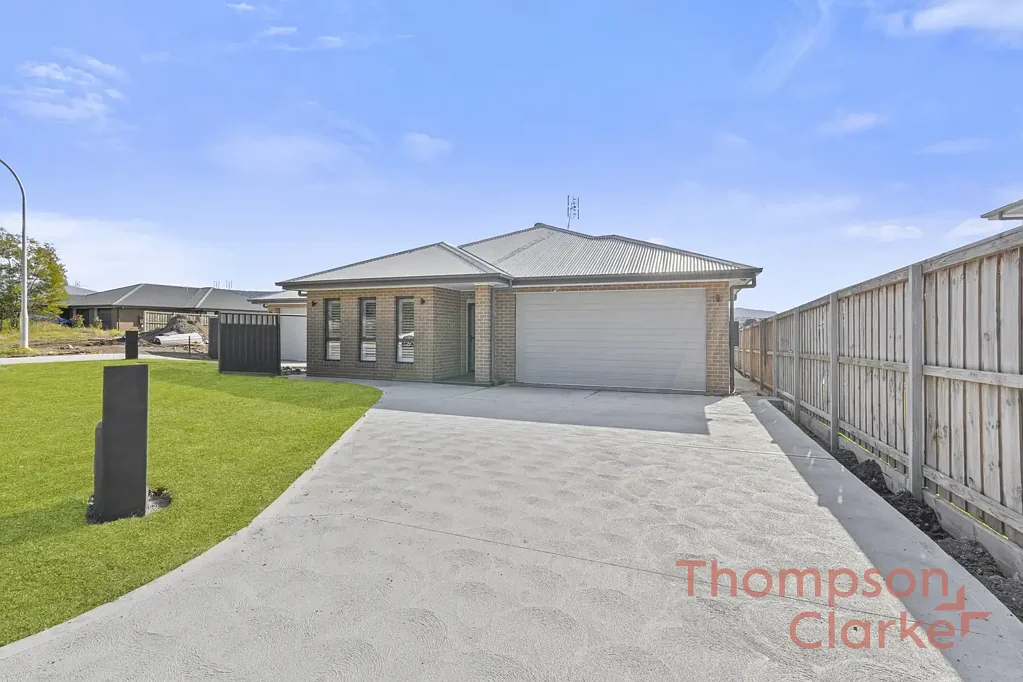 Brand new luxury home with water inlcuded!