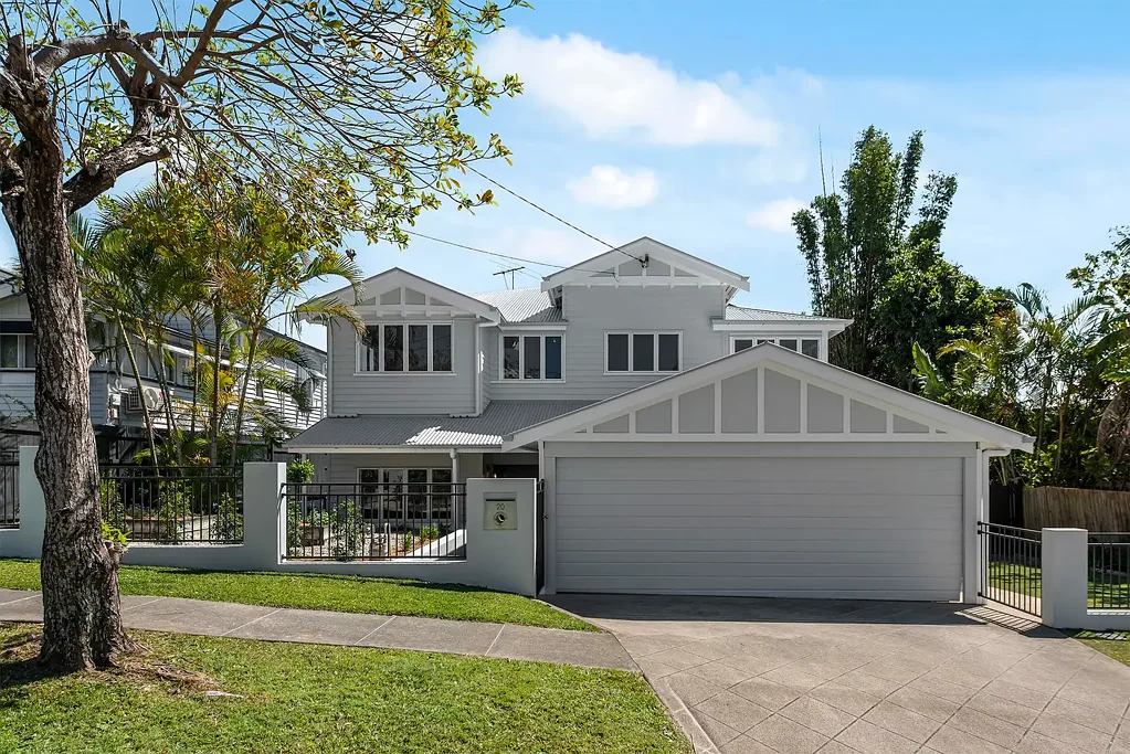 Norman Park 5कमरा Renovated Queenslander on 810m2: Timeless Charm Meets Modern Family Living