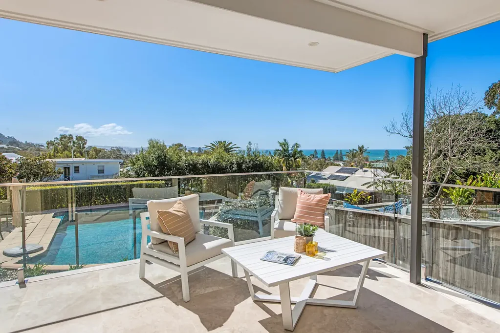 Collaroy 5 Bedroom Chic alfresco entertaining with superb water views, pool & amazing triple car garage