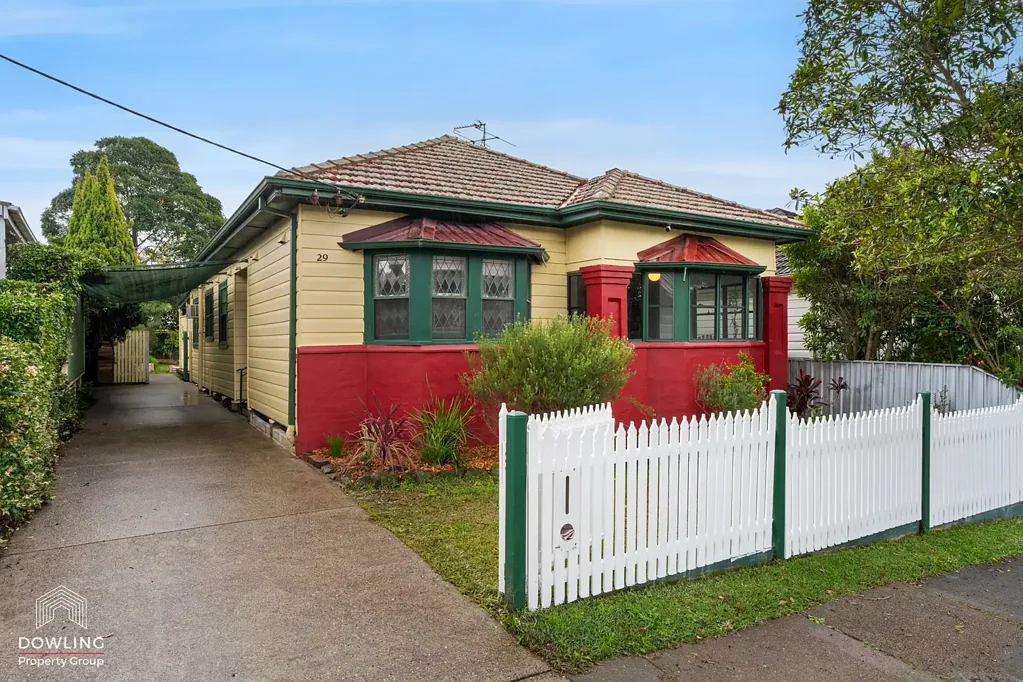Mayfield West 3房  This home has personality