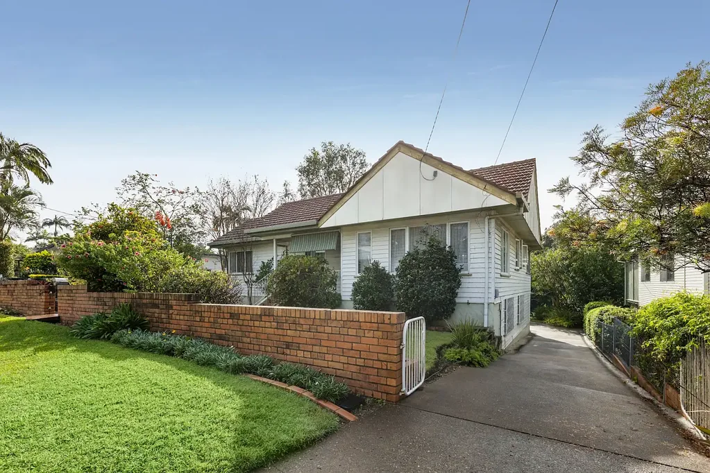 Tarragindi 4chambre Packed with Potential: 4 Bed + Study in a Quiet Tree-Lined Cul-de-sac