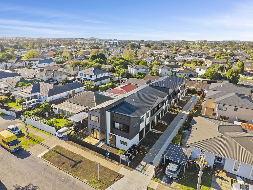 Papatoetoe 3Kwarto Asking $799,000, 3 bed 2.5 Bath Beauty
