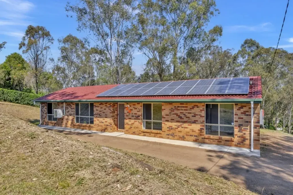 Modern Slice of Country Living in Fernvale!