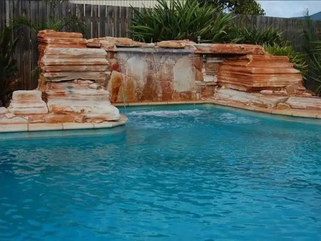 BEAUTIFUL POOL GREAT FAMILY HOME