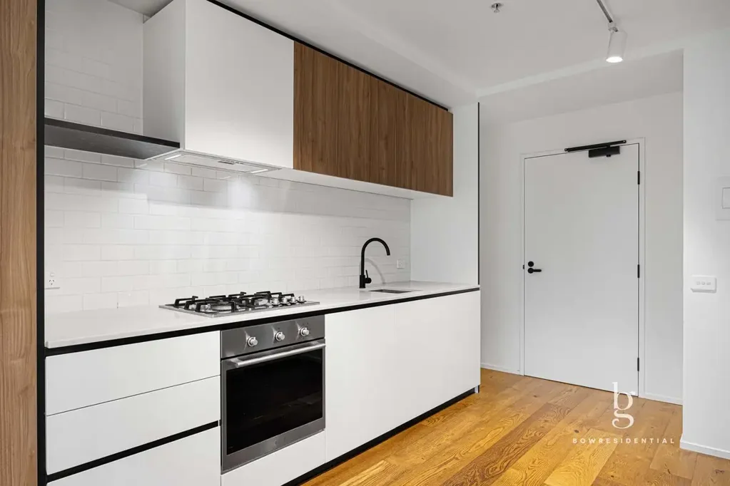 Modern Style Apartment In West Melbourne - One Bedroom + Study
