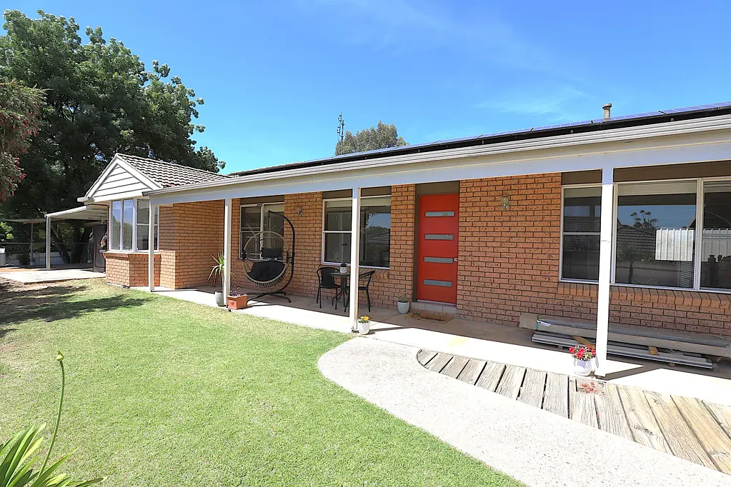 Cootamundra 4ห้องนอน Fabulous Inside, Fantastic Outside