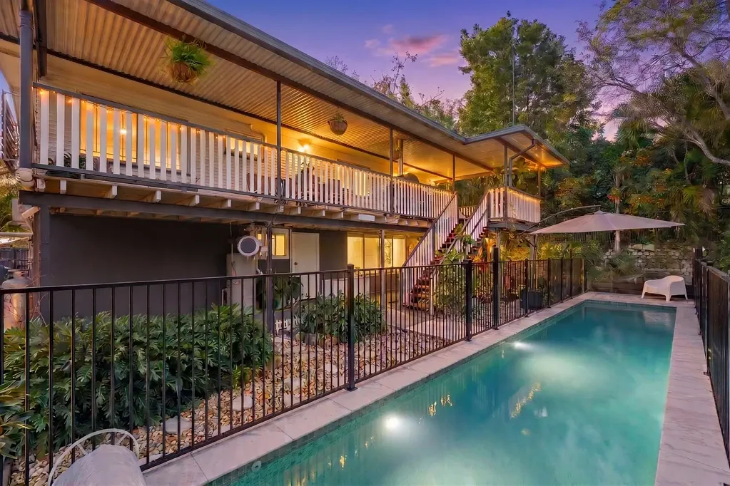 Ferny Hills 3Kwarto The Ultimate Family Retreat | Pool, Pizza Oven & Seamless Indoor-Outdoor Living