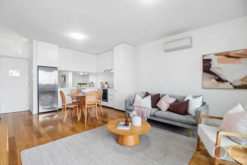 Adelaide 2房  Open the Door to Top-Floor Living with Eastern Views