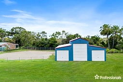 1099 Scenic Highway, Kinka Beach