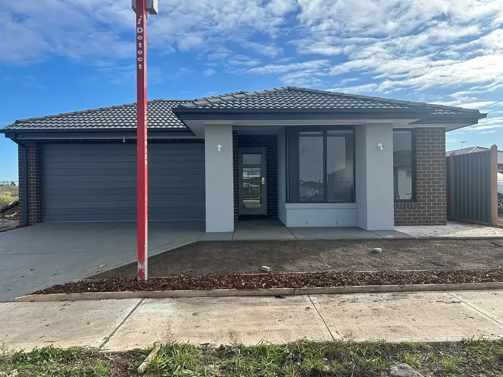 Ideal Family Home Surrounded by Education and Convenience!!