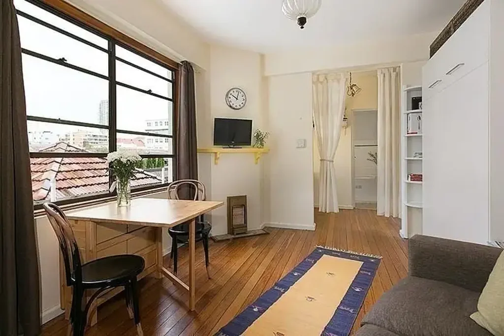 Furnished or unfurnished Studio With Study - Rooftop views of the Harbour - One Of Potts Points Most Prized Buildings "Cahors"