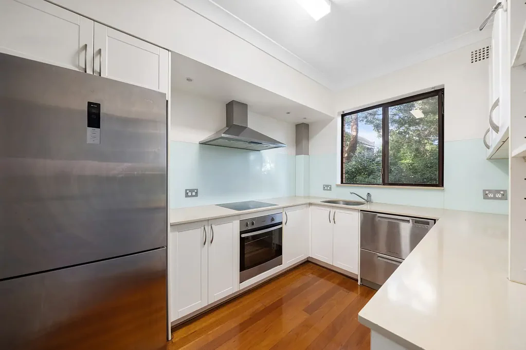 IMPRESSIVELY RENOVATED 2 BEDROOM APARTMENT IN GREAT LOCATION !