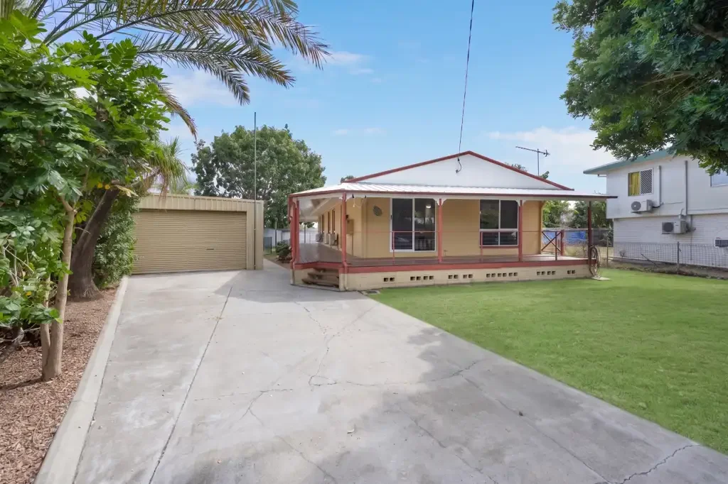 Rasmussen 4 Bedroom Hot Property, Cool Price!  4 Bedrooms, Pool, Solar and Huge Shed!