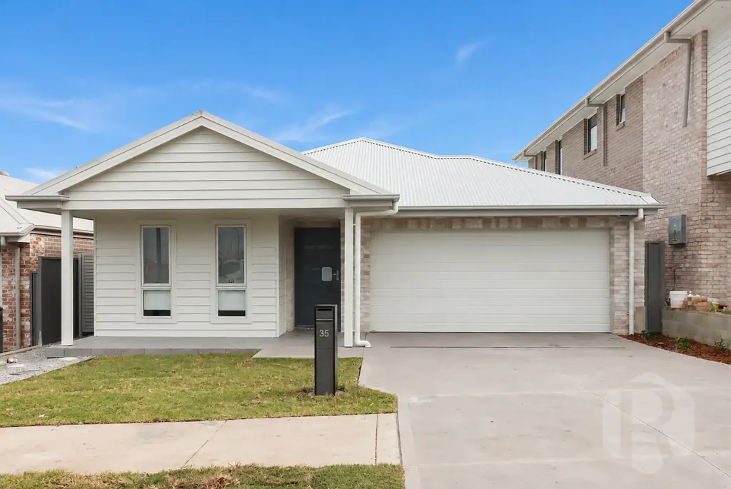 Modern Family Living in the Heart of North Rothbury Up For LEASE!