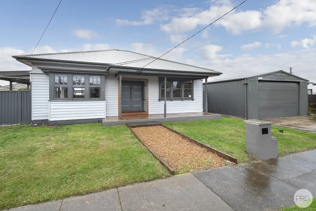 THREE BEDROOM FAMILY HOME IN SEBASTOPOL WITH FULLY RENOVATED BATHROOM AND KITCHEN
