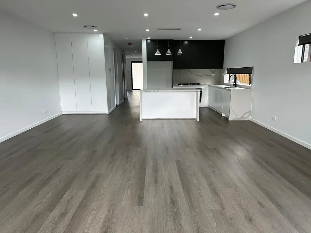 Beautifully Presented Duplex in Convenient Location