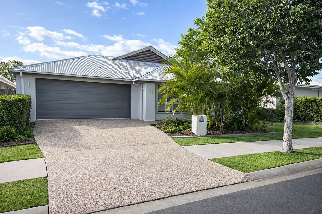Narangba 5房 Stone Ridge Estate 577m²围栏地块 五卧主卧套房 现代厨房 无缝室内外娱乐 步行至学校公园 Large Family Home - 5 Bedrooms - 577m2 Block - Side Access