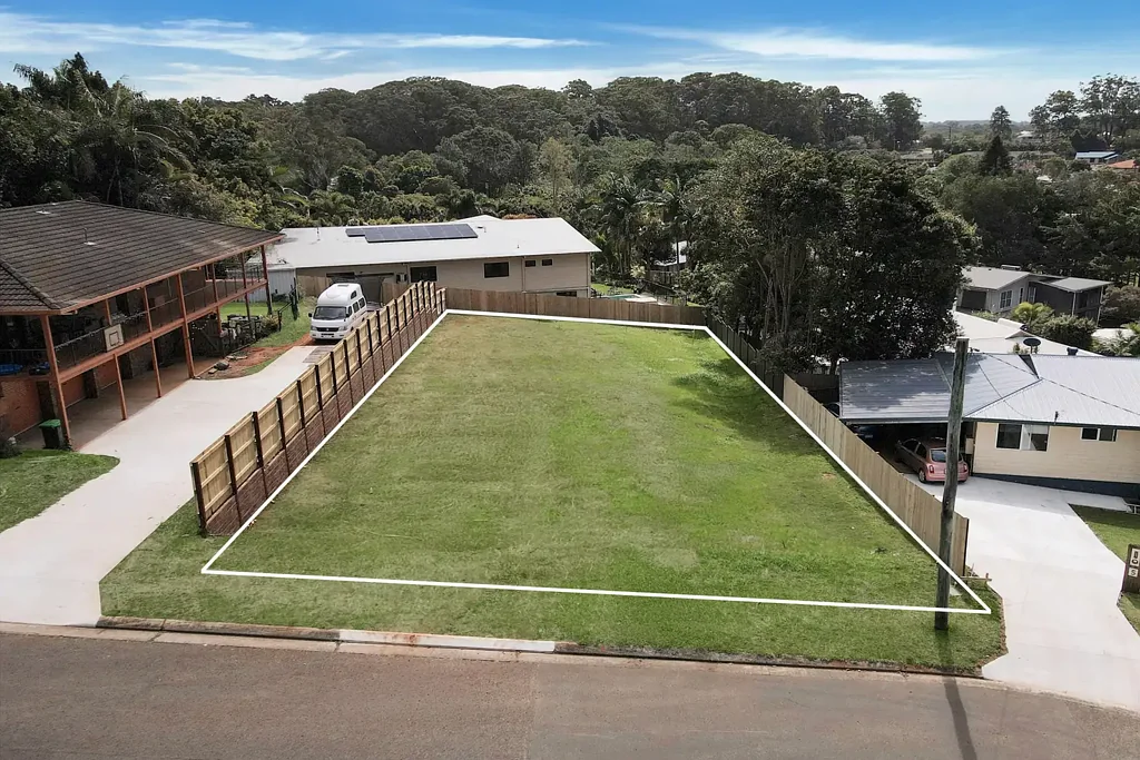 Palmwoods 819m2 in the Heart of Palmwoods - Duplex Block