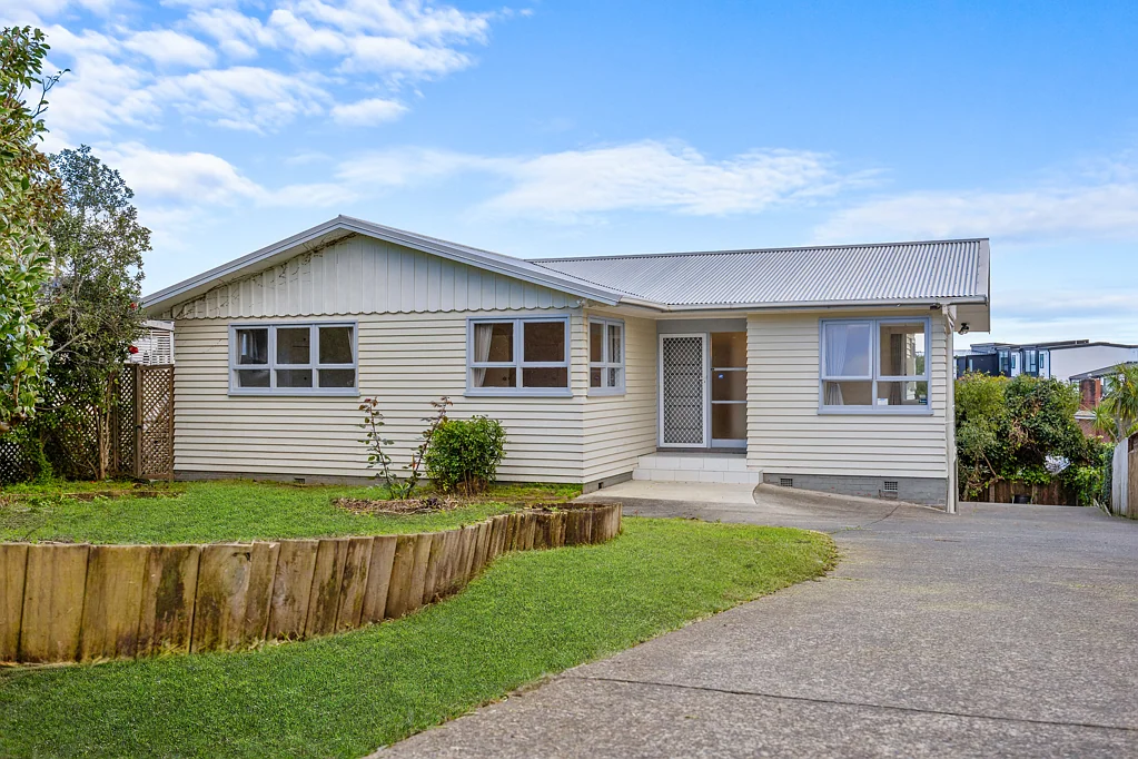 Pakuranga Heights 4房  Land. Location. Potential. This One Has It All.