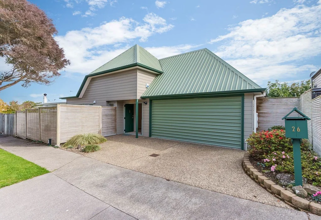 Three Bedrooms & One study - Onehunga