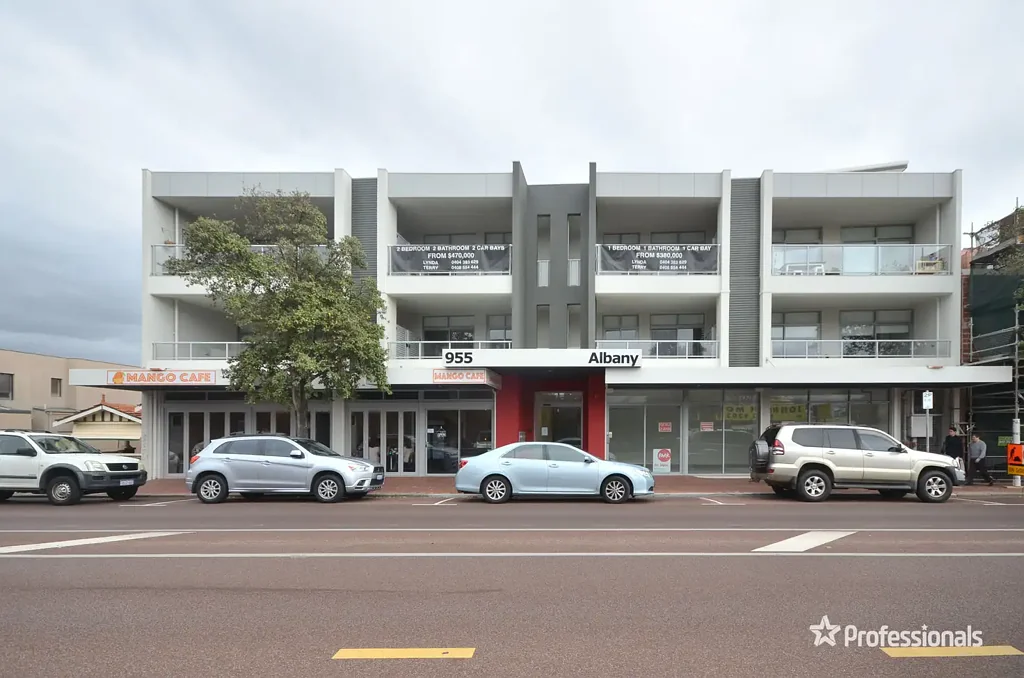 Apartment on The Cafe Strip