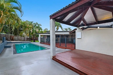 Parkwood 5 Slaapkamer Tropical Poolside Paradise with Flexible Multigenerational Living