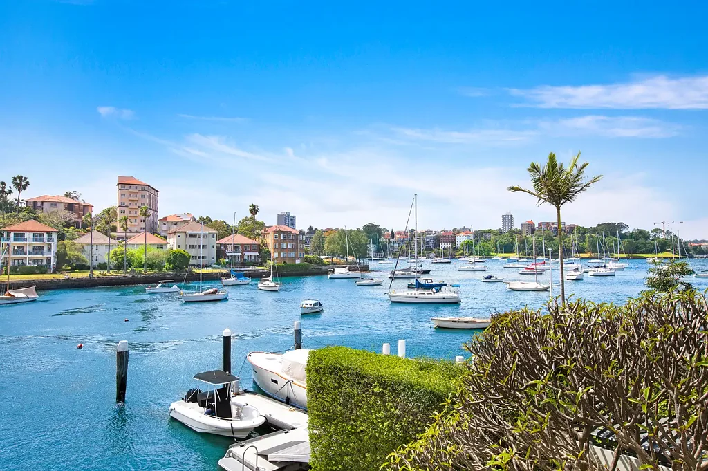 Luxury 3 Bedroom Apartment in Kirribilli with pool