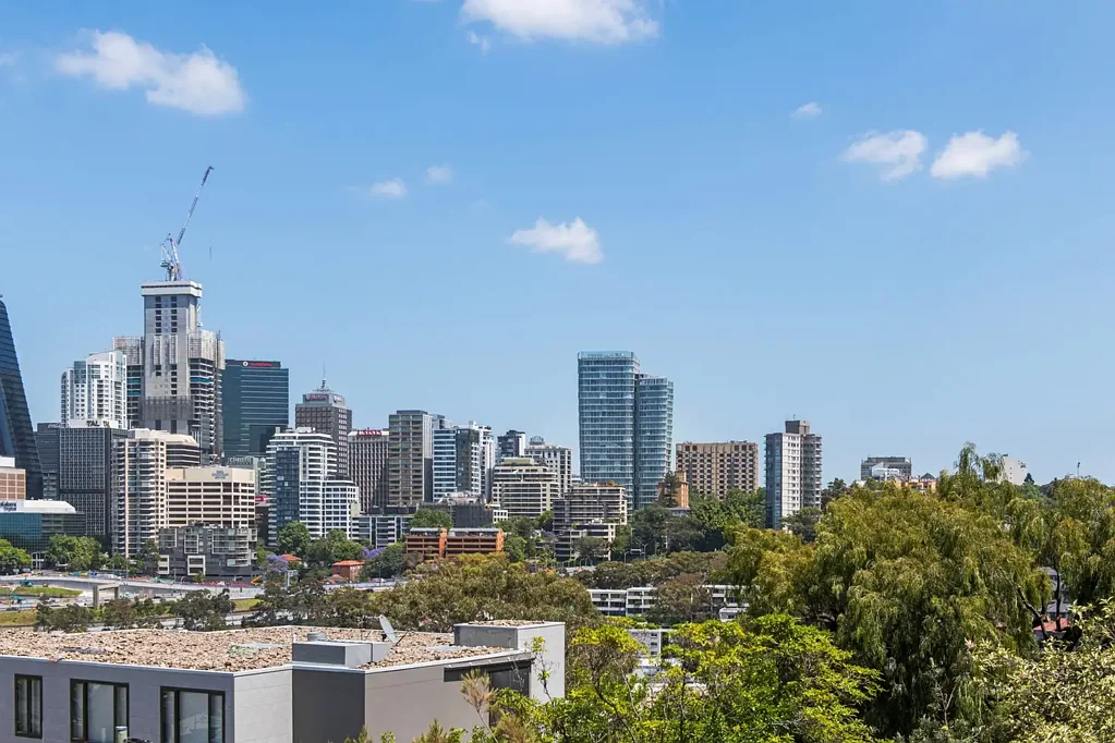 **DEPOSIT RECEIVED** Sun-Drenched North-Facing Apartment in Prime Location