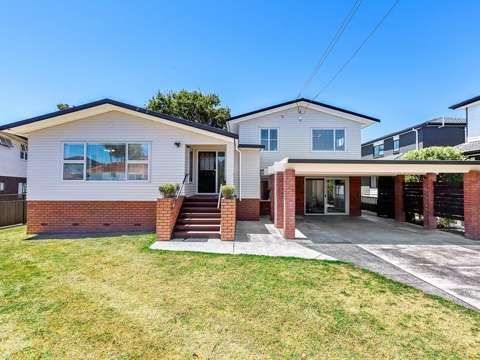 5 Bedroom, 2.5 Bathroom