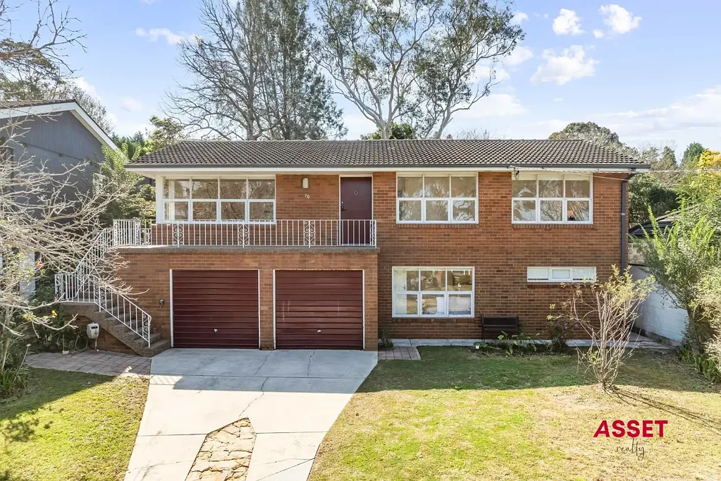 Killara 4ਬੈੱਡਰੂਮ Brick Original Home on Expansive Block - Scope to Renovate or Rebuild