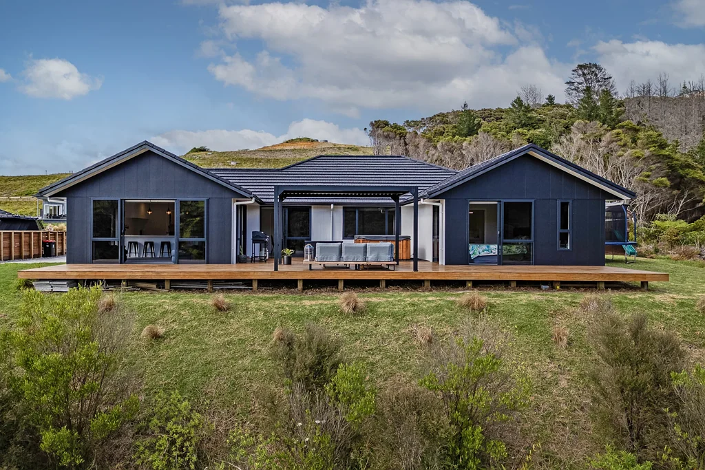 Wharekaho 4कमरा Family home with views