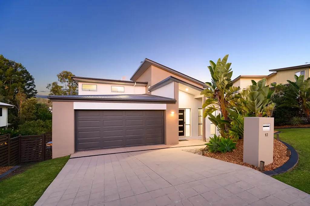 12 Silver Dawn Crescent, Oxenford, QLD 4210