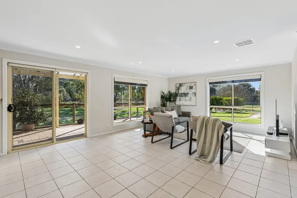 Mount Barker 3房  Where Lifestyle Meets a Remarkable Outlook Please