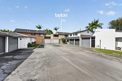 Surfers Paradise 3Zimmer What a Find... Extremely Rare... You Will Want to Own This!