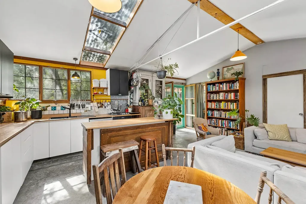Coomoora Bush Retreat with Expansive Garden Areas Near Daylesford