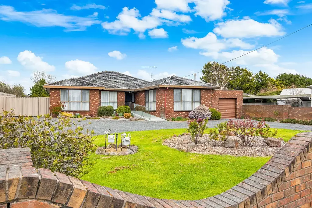 Ballan 5ਬੈੱਡਰੂਮ Solid Brick Family Home In Prime Ballan Location