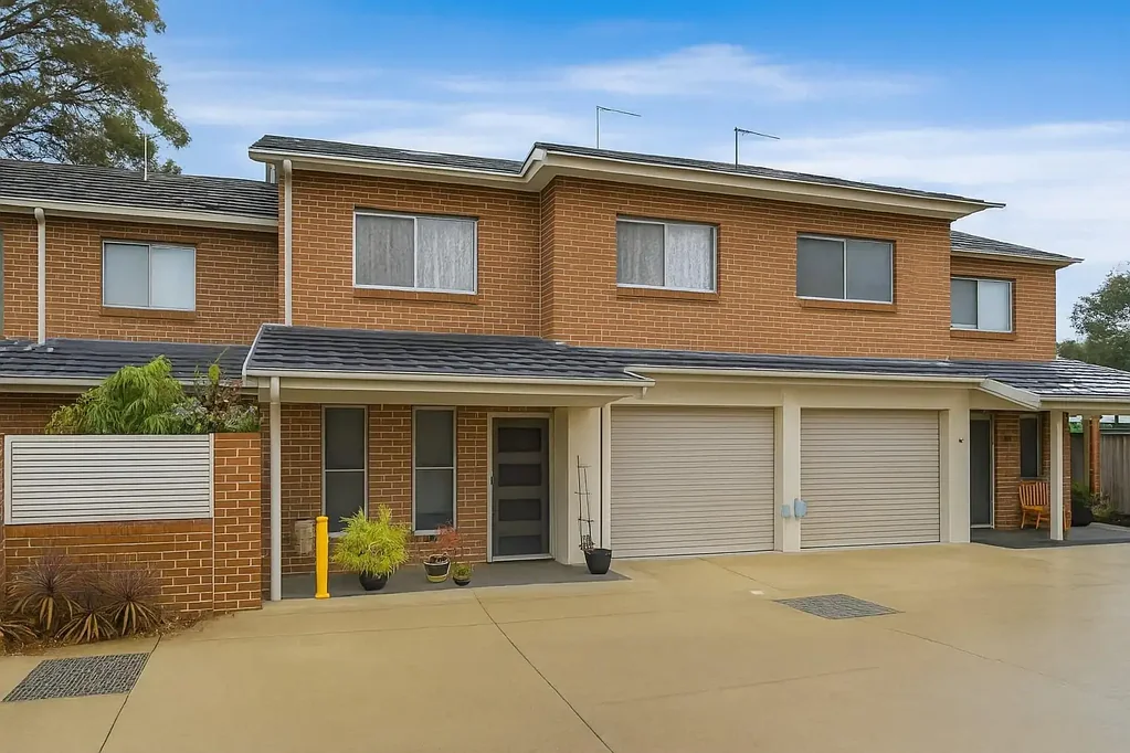 Toongabbie 4ห้องนอน Near New 4 Bedroom Duplex Style Townhouse - Walk To Station