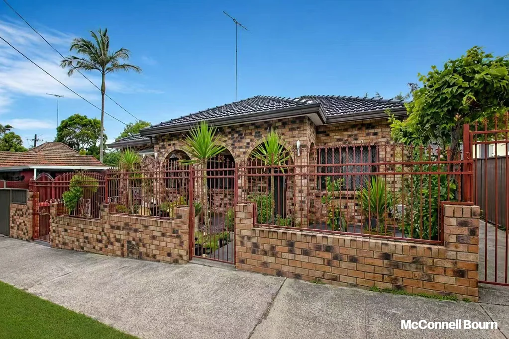 Spacious Double-Brick Family Home in a Convenient Location