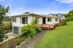 62 St Johns Terrace, Tawa