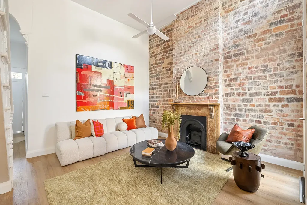 Waterloo 3ห้องนอน Wide renovated terrace / heart of Waterloo village life