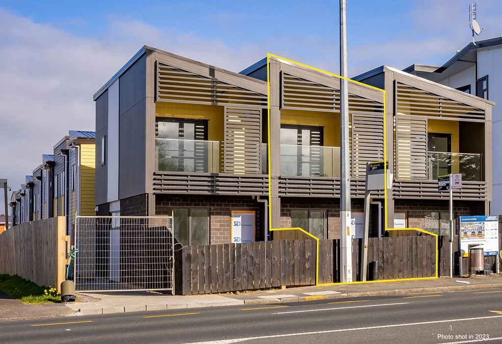 2/3226 Great North Road, New Lynn, Waitakere City, Auckland