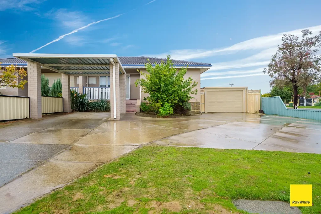 Girrawheen 3Kwarto Comfortable Duplex Half on Large Block