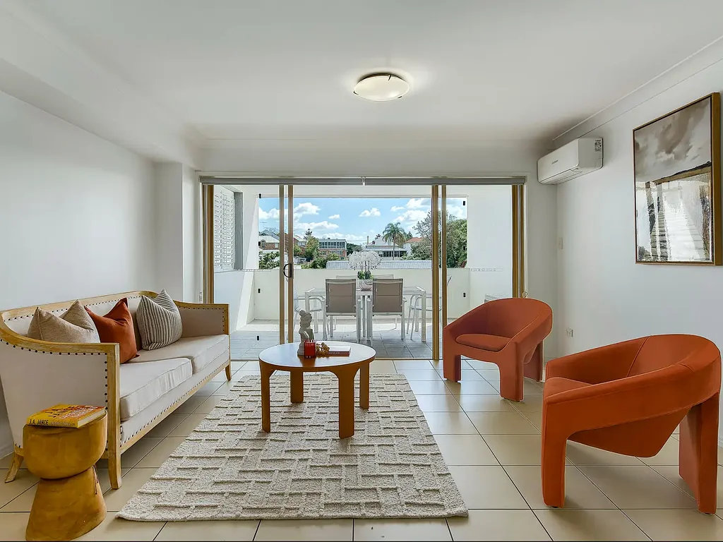 Spring Hill 3બેડરૂમ UNIQUE 154SQM TOWNHOME – RIGHT IN THE ACTION!