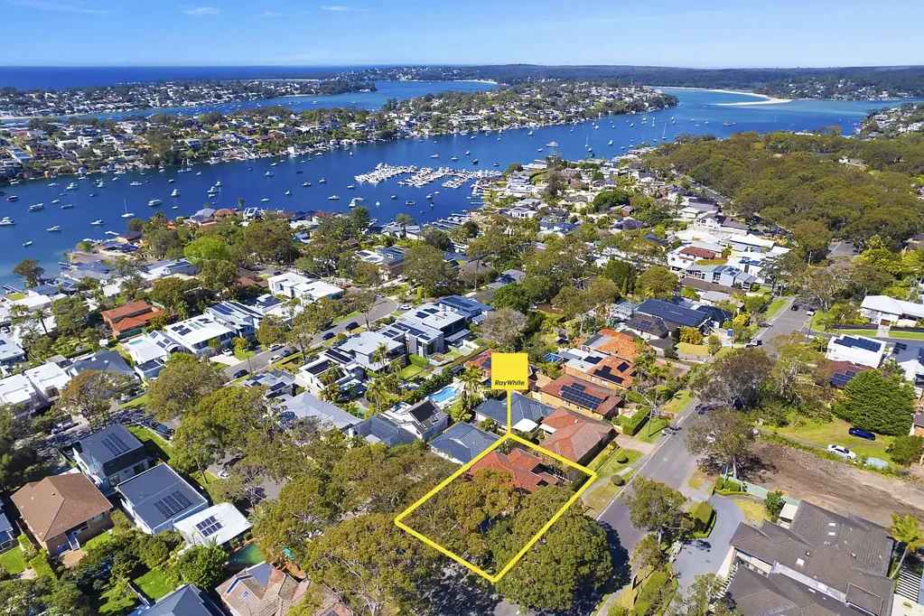 Caringbah South 4कमरा Effortless Coastal Family Living Located for Lifestyle