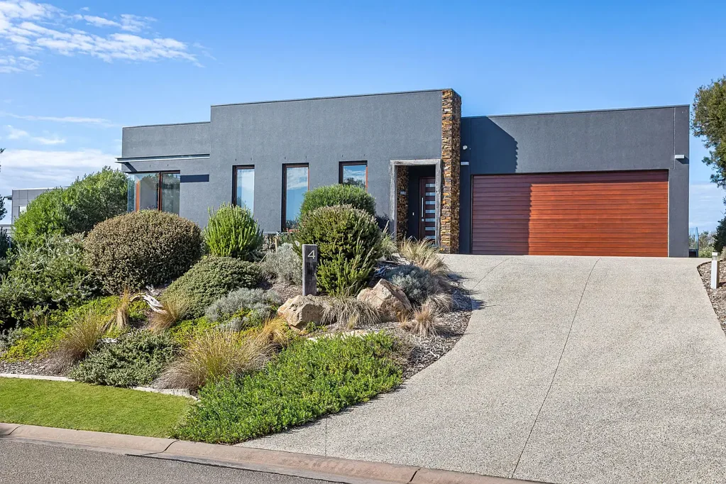 Furnished Golf Course Living in Moonah Links
