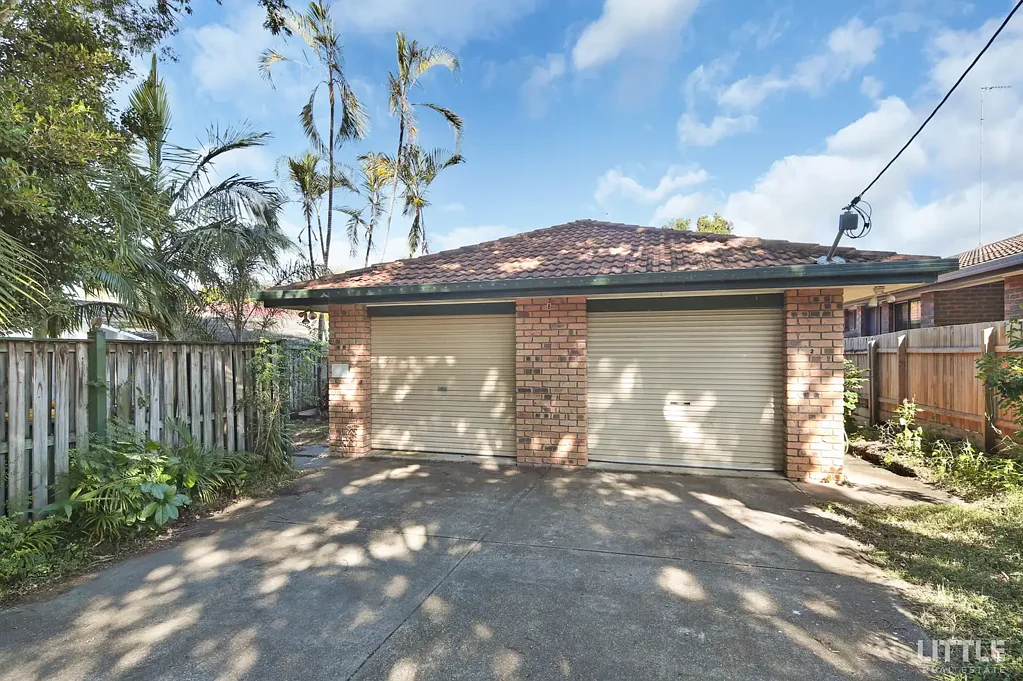 Southport 4कमरा Dual Investment Opportunity - Duplex Pair on Single Title in the Heart of Southport!