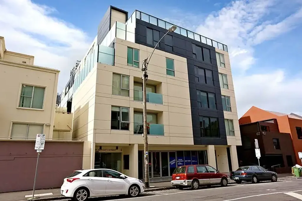 Modern Living in Uni High School Zone