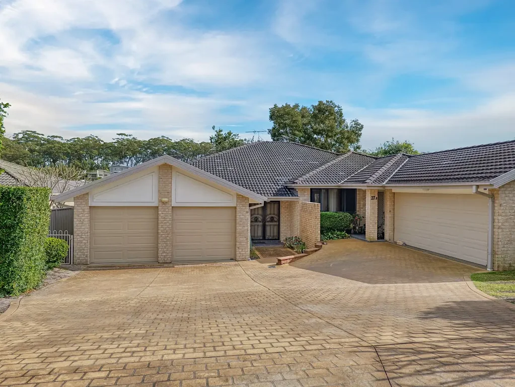 Charming 3 Bedroom, 2 Bathroom Duplex in Tranquil Corlette