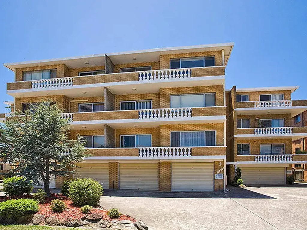 Front facing 2 bedroom unit