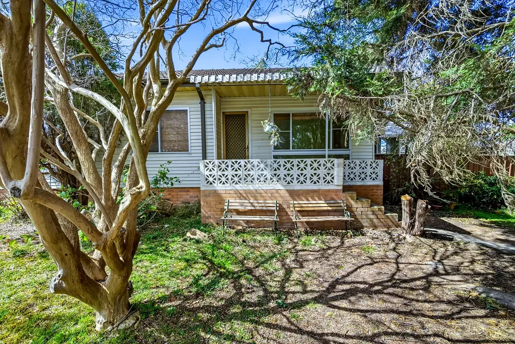 Campbelltown 3कमरा A Spacious Home with Endless Potential in Campbelltown